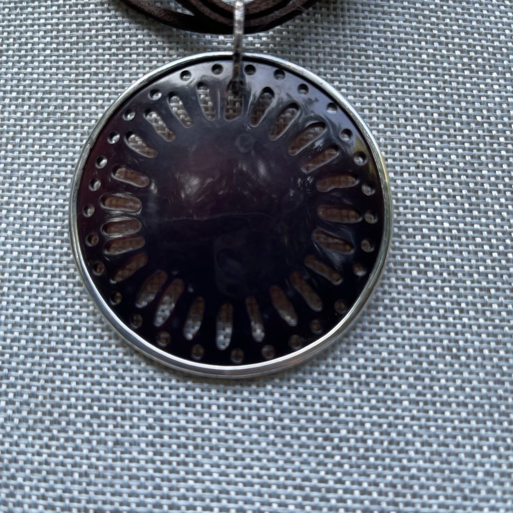 Silpada STERLING CARVED LIP SHELL NECKLACE N1446 - Picture 4 of 9